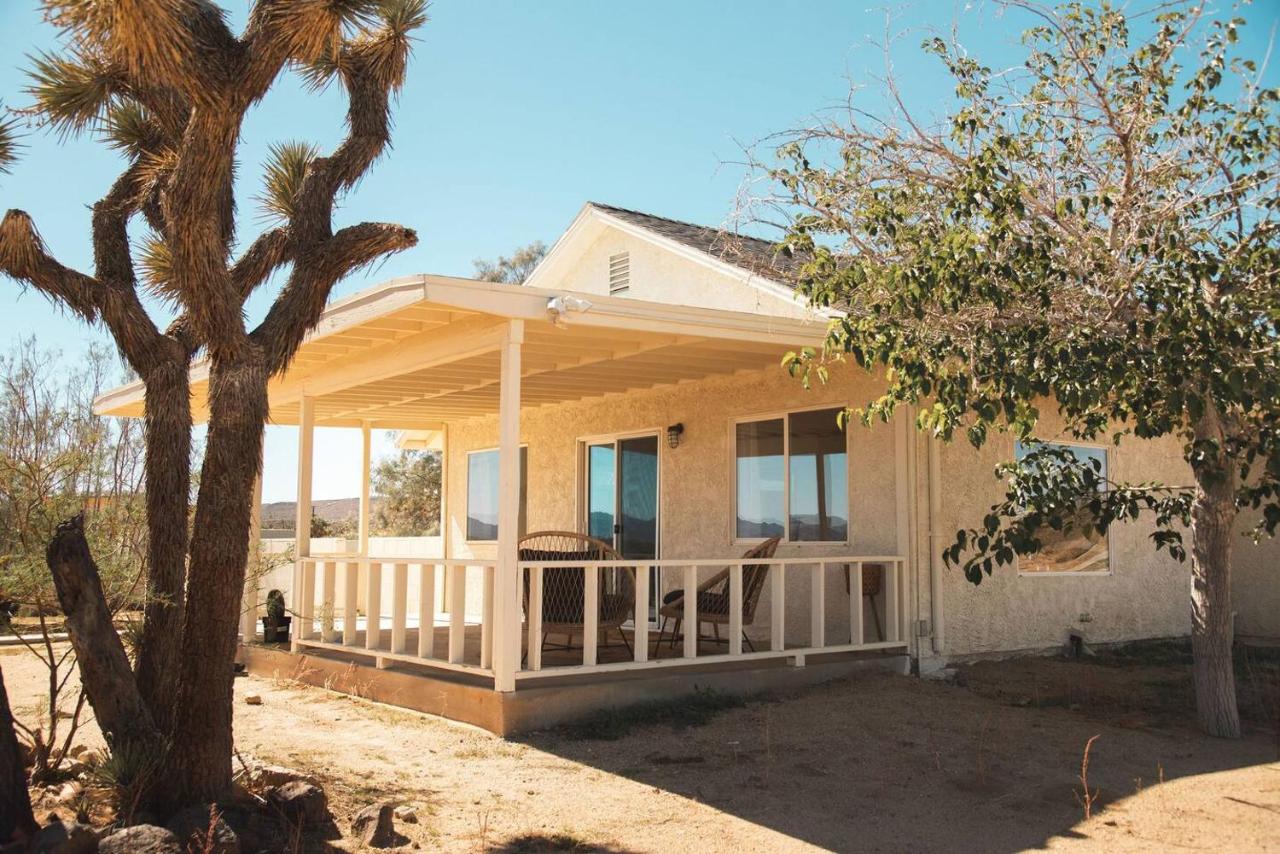 The Gypsy Lou with Stargazing - Cowboy Pool - Spa - Soaking Tub - B&B Yucca Valley