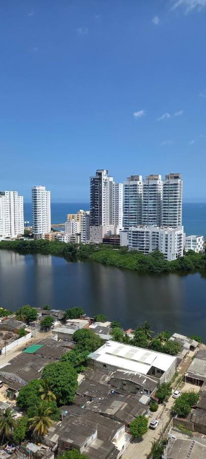 Apartamento en Torices Piso 24 - Cartagena - Playa cerca al Mar con piscina y Excelente vista - Chambres d'hôtes Carthagène
