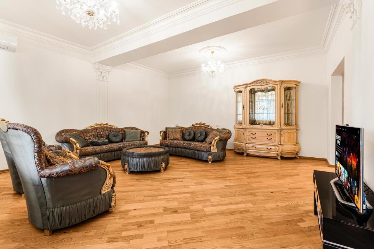 Super Central 2 Bedrooms In Katsin Building! Republic Square - Chambres d'hôtes Erevan