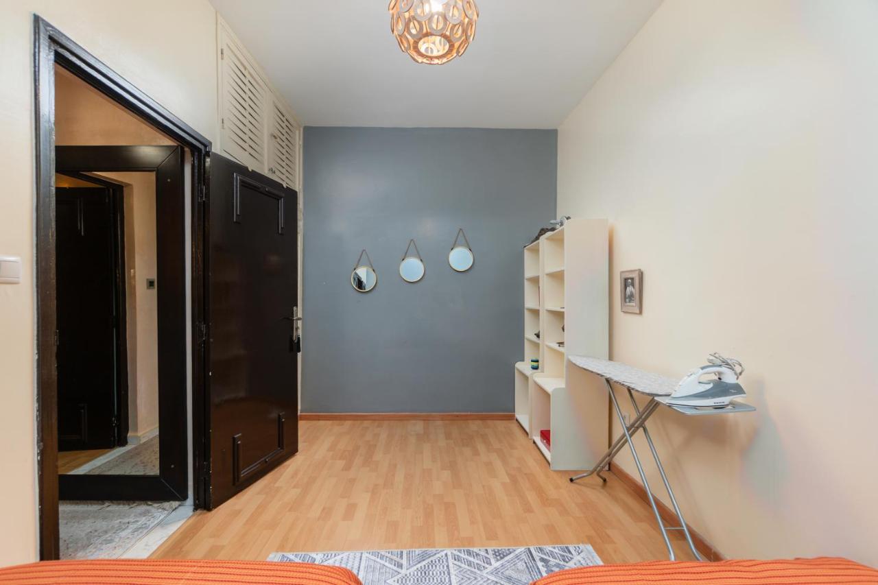 Cozy and Zen 2BR central Agadir Netflix, free parking, fast wifi - Chambres d'hôtes Agadir