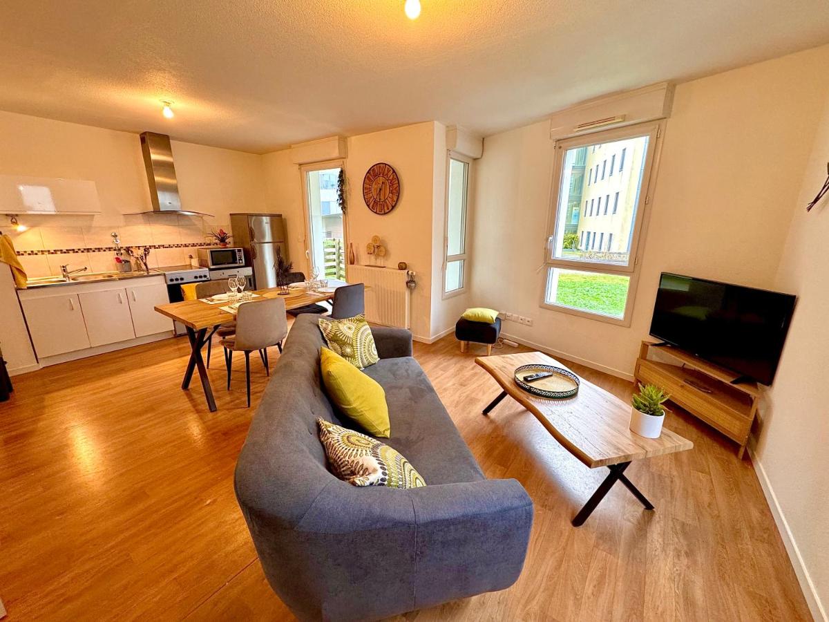 Appartement Nantes - Parking privée - Terrasse - Proche Busway - B&B Nantes