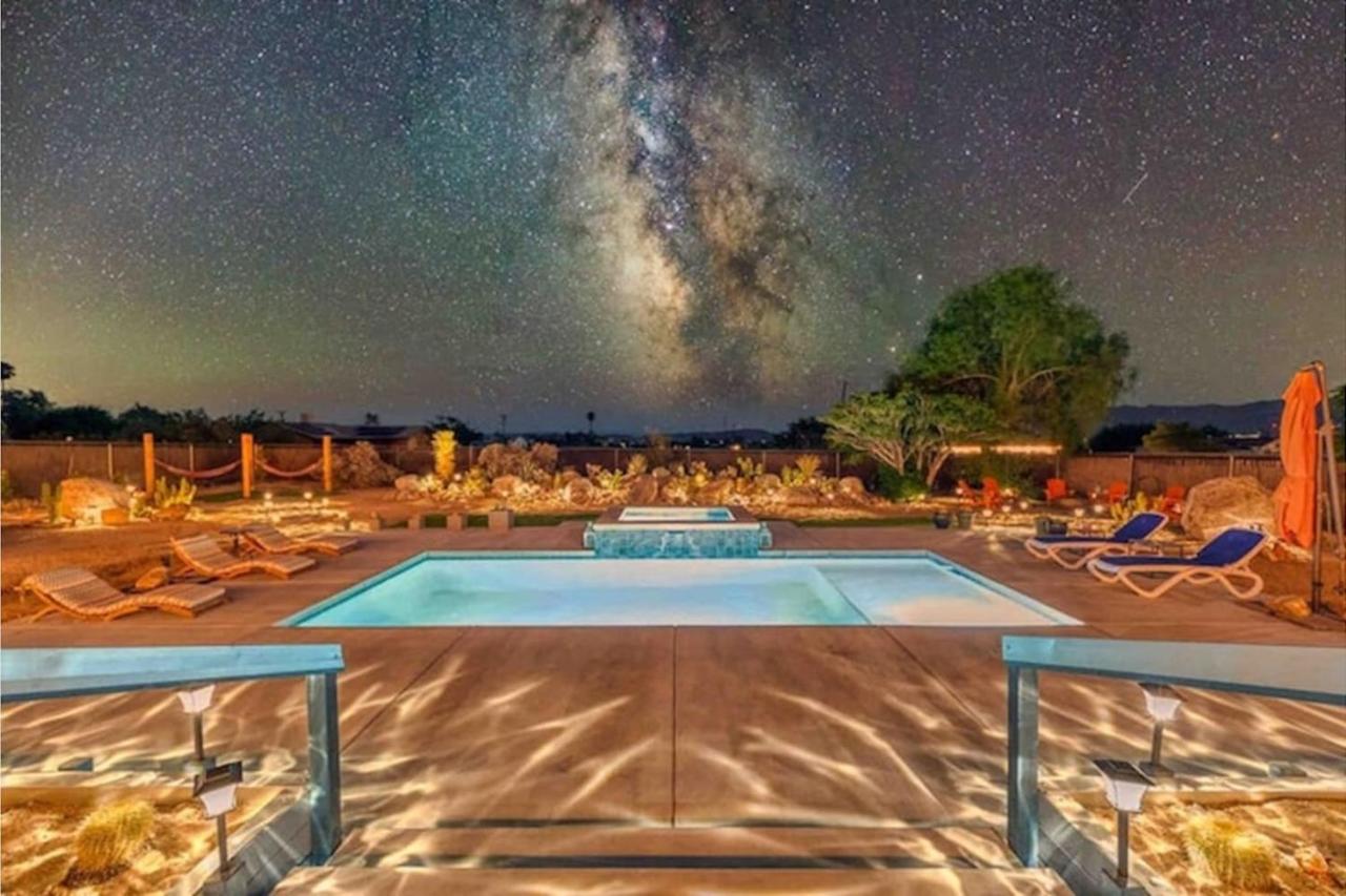 Villa Estella 4BR Home, Pool, Spa, Firepit, Mins to JTNP - B&B Joshua Tree