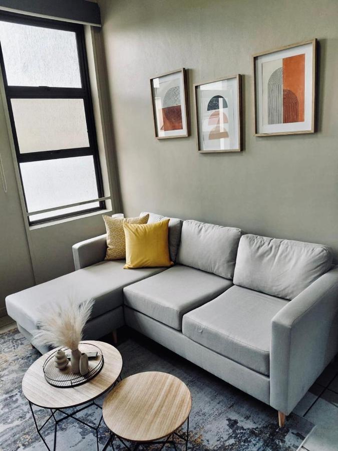 Luxury Rosebank Apartment walk to mall & Gautrain station - Bed and Breakfast Johannesburg