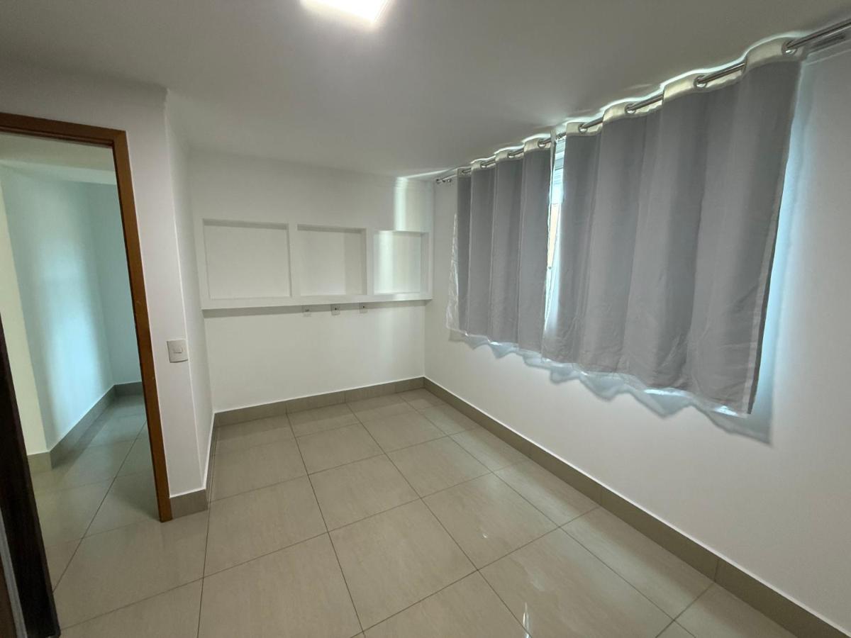 Apartamento novo a 400 metros do Shopping Flamboyant e a 6 km do MotoGP - Chambres d'hôtes Goiânia
