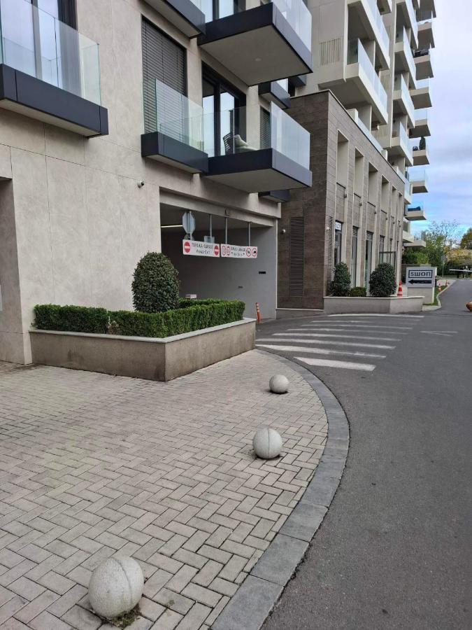 City Center Sunrise Apartment - Private Garage - Chambres d'hôtes Belgrade