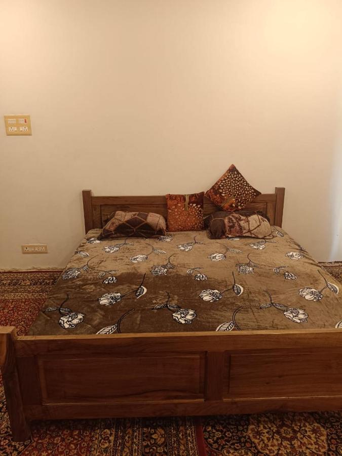 p&q's guest house - B&B Srinagar