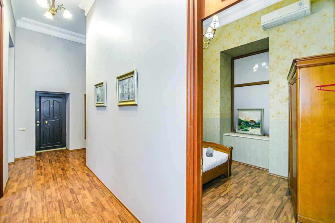 Classic Apartment Nizami - Bed and Breakfast Bakoe