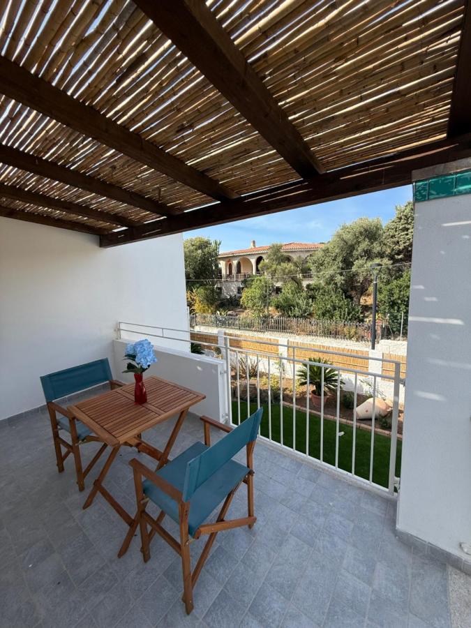Apartment with terrace and side sea view