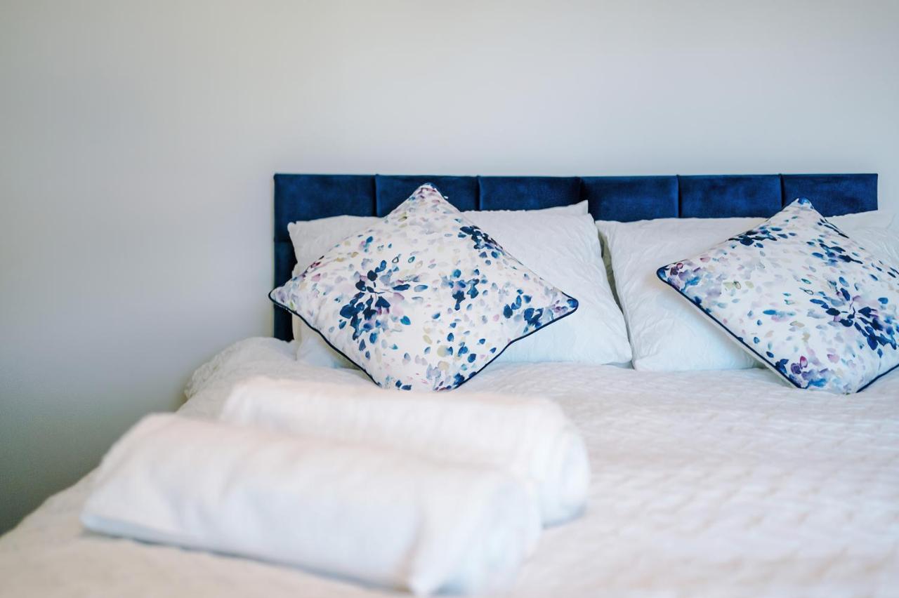 Modern Central Preston Apt King Bed & Smart TV - B&B Preston