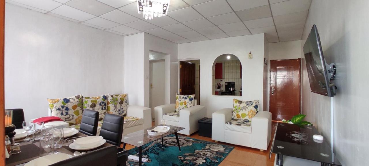 Forest Hill Home - Rooftop Pool, Gym, Office Space, Children play area