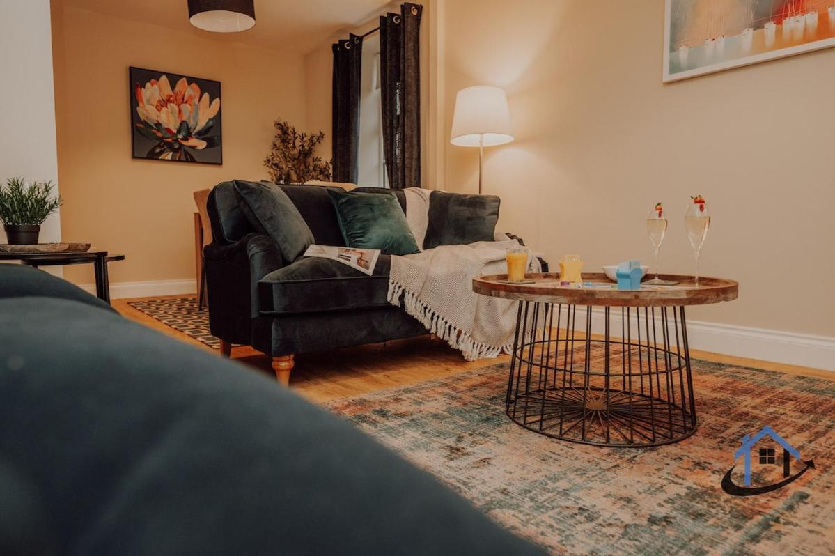 Dale House, sleeps 7, central, parking x2, garden - Nr Rushton Hall - Ferienwohnung Rothwell