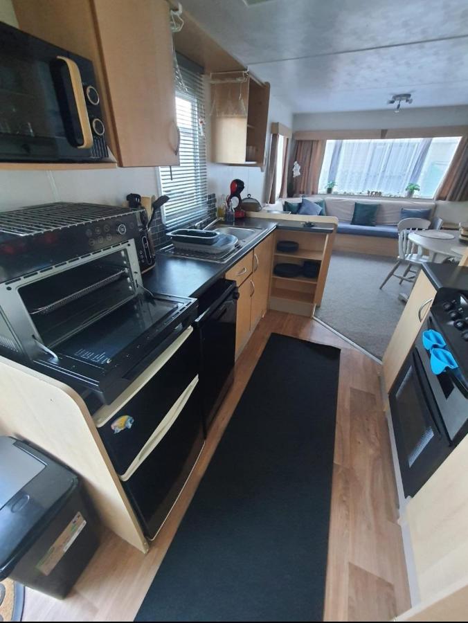 Buxton's Holiday Home - Park Holiday's complex - Beach Access - Free WiFi - Ferienwohnung Saint Osyth