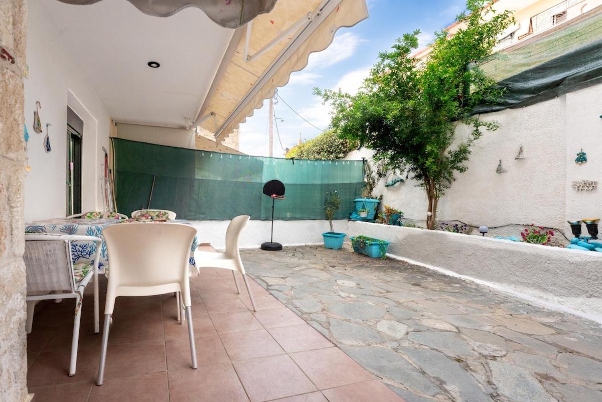 Kriopigi 2BR House with Private Patio - Chambres d'hôtes Kryopigí
