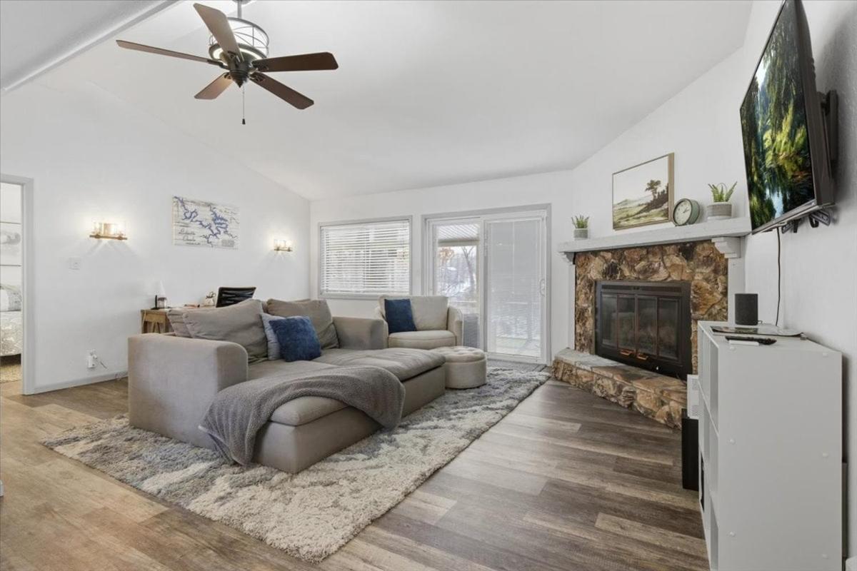 Prime Osage Beach Home, Pet-Friendly w/ Garage Near Margaritaville, Dining & Golf - B&B Osage Beach