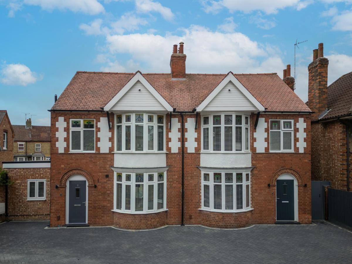 Stanley Executive 2 Bedrooms 4 Beds 2 Bathrooms - Bed and Breakfast Peterborough