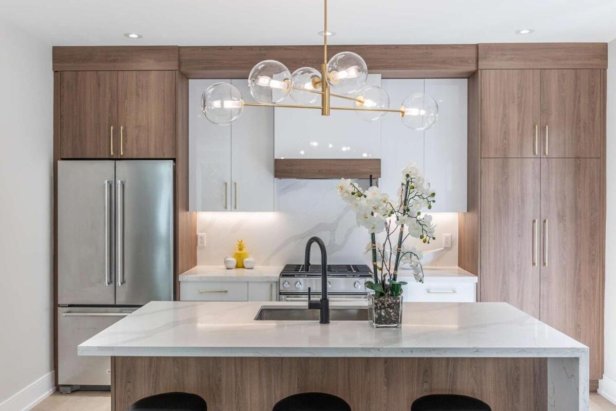 West Queen 3BR Premium Residence - B&B Toronto
