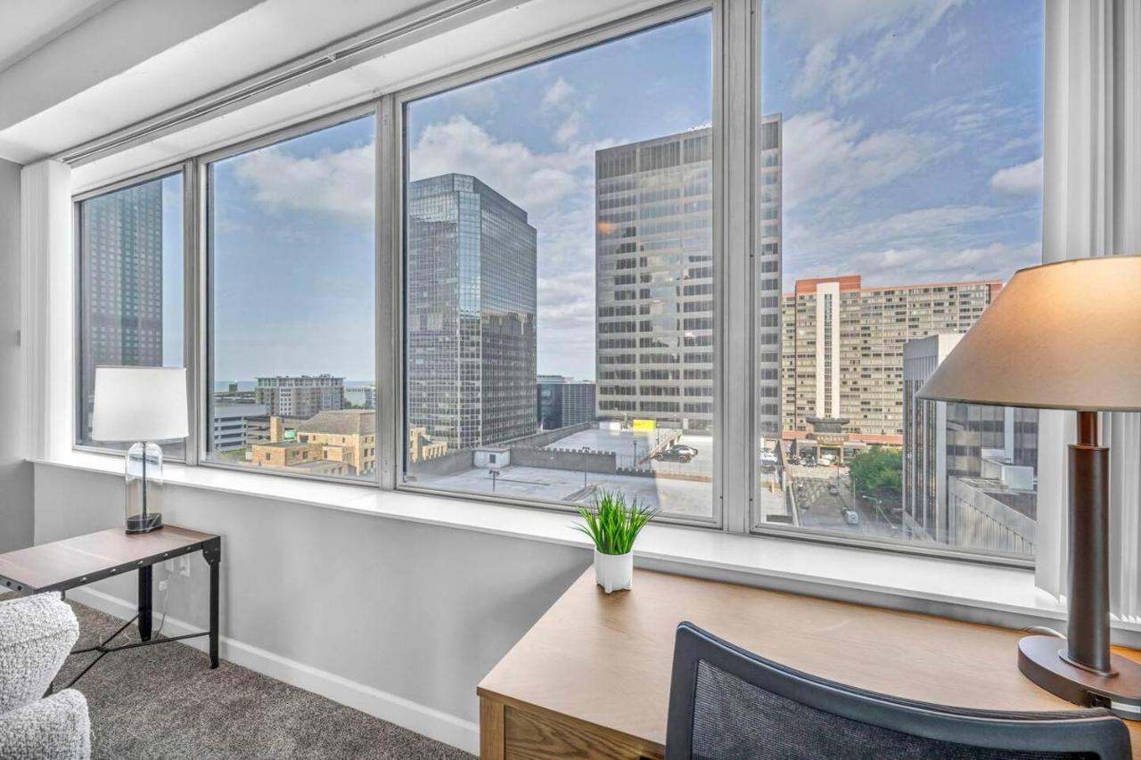 Luxury High-rise Condo w/ Views! Heart of Downtown - Chambres d'hôtes Cleveland