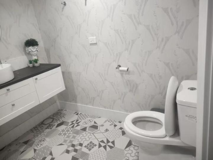 Queen bed on acreage in share house - B&B Curra