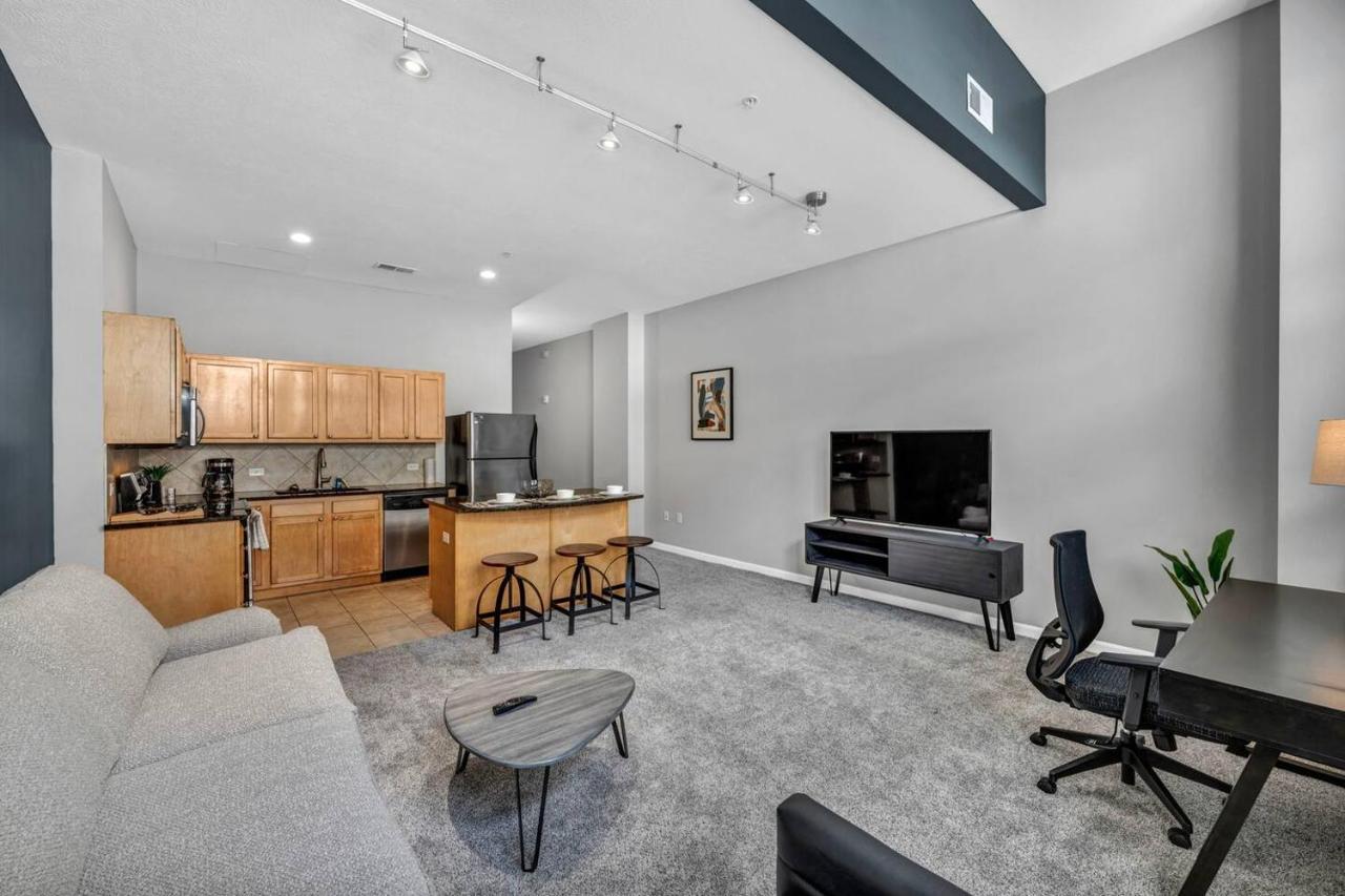 Epic Downtown Pad • Entertain & Unwind - Bed and Breakfast Cleveland