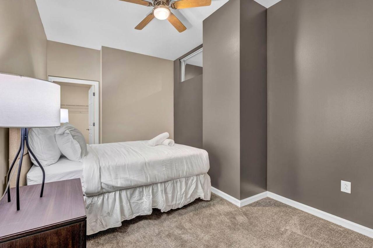Playhouse Square Flat • Pool Table - B&B Cleveland