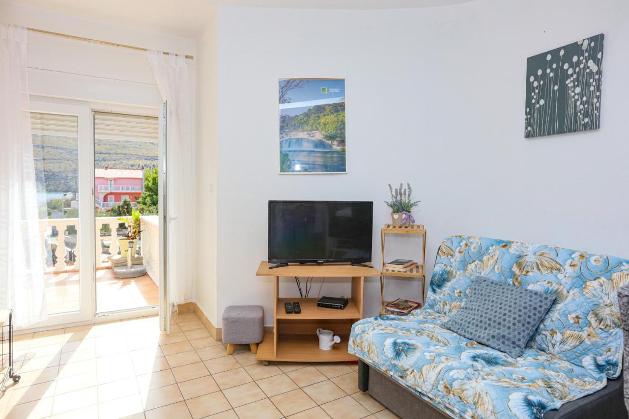 One-Bedroom Apartment with Terrace and Sea View