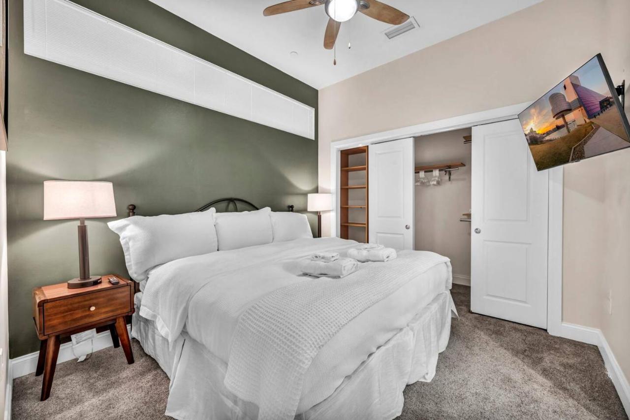 Luxury Condo in Playhouse Square: Walkers Paradise - B&B Cleveland