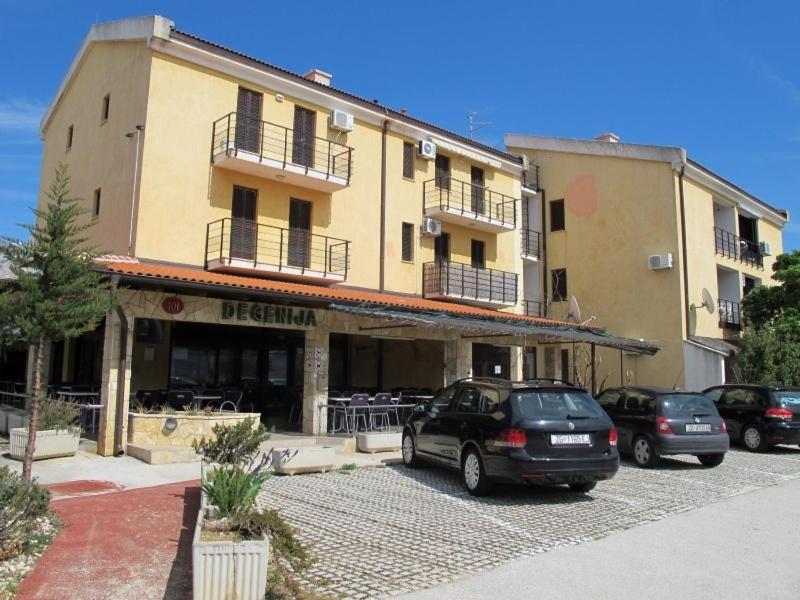 Apartments and Rooms Degenija - Chambres d'hôtes Starigrad