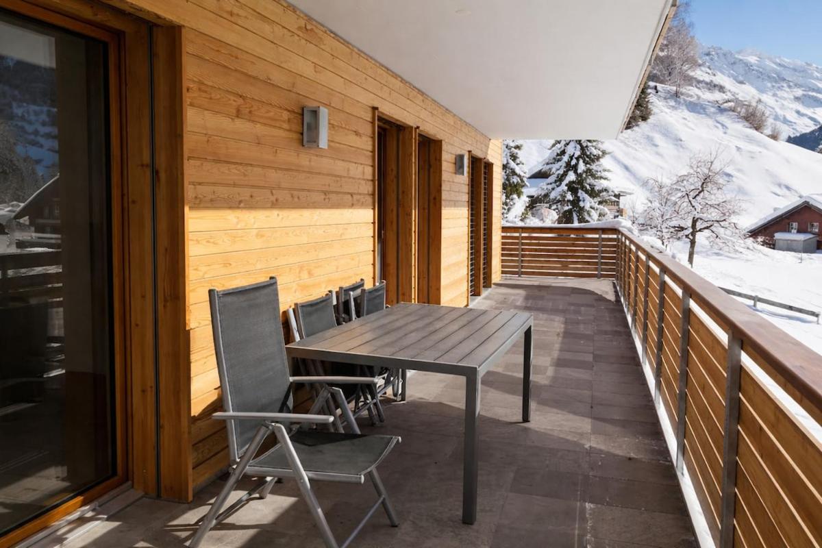 Modern chalet apartment with Eiger view - B&B Grindelwald