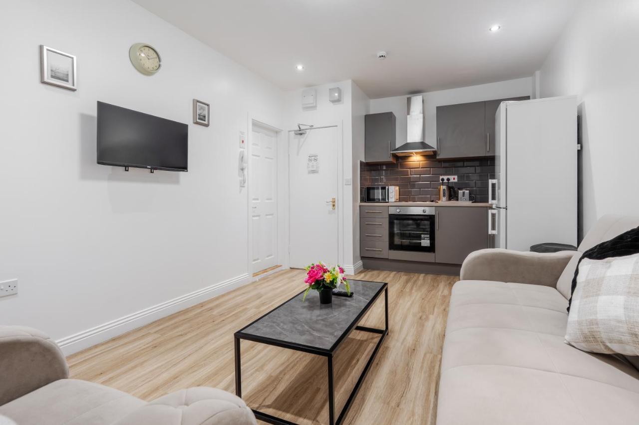 TopFloor Apt LikeHome Long-Term Free Parking - Bed and Breakfast Liverpool