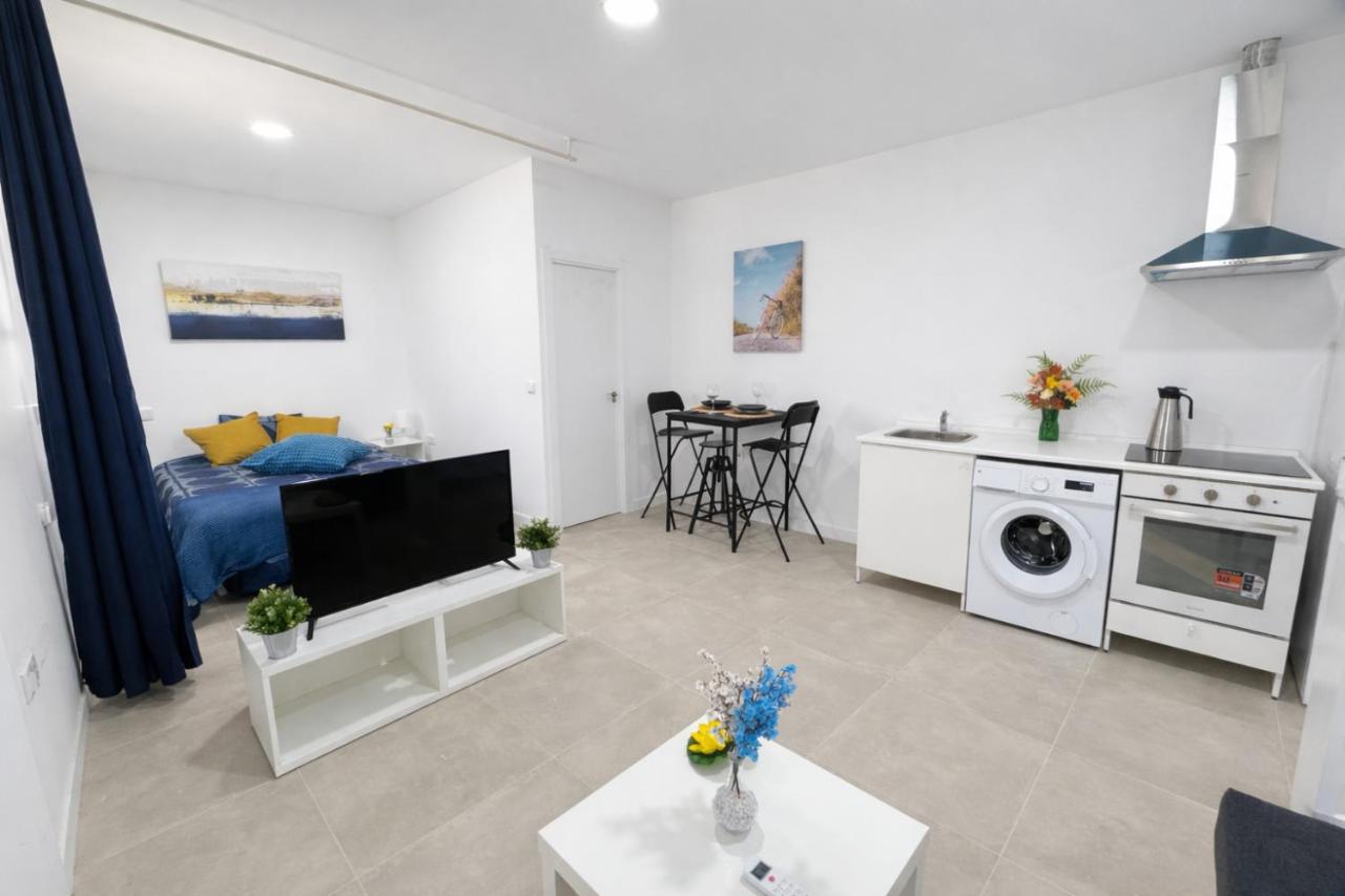 Apartment 6 Private complex Parking 4 people - Chambres d’hôtes Madrid