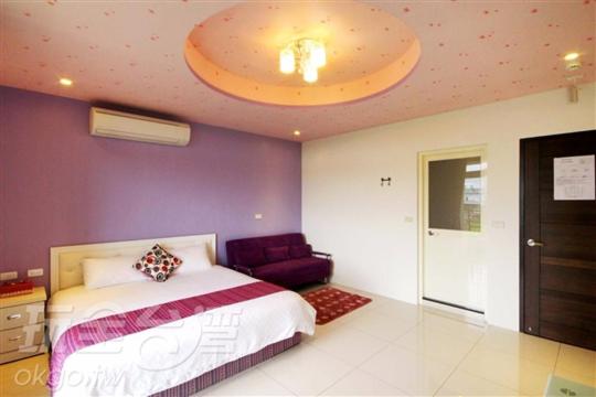Zimmer mit Queensize-Bett und Balkon