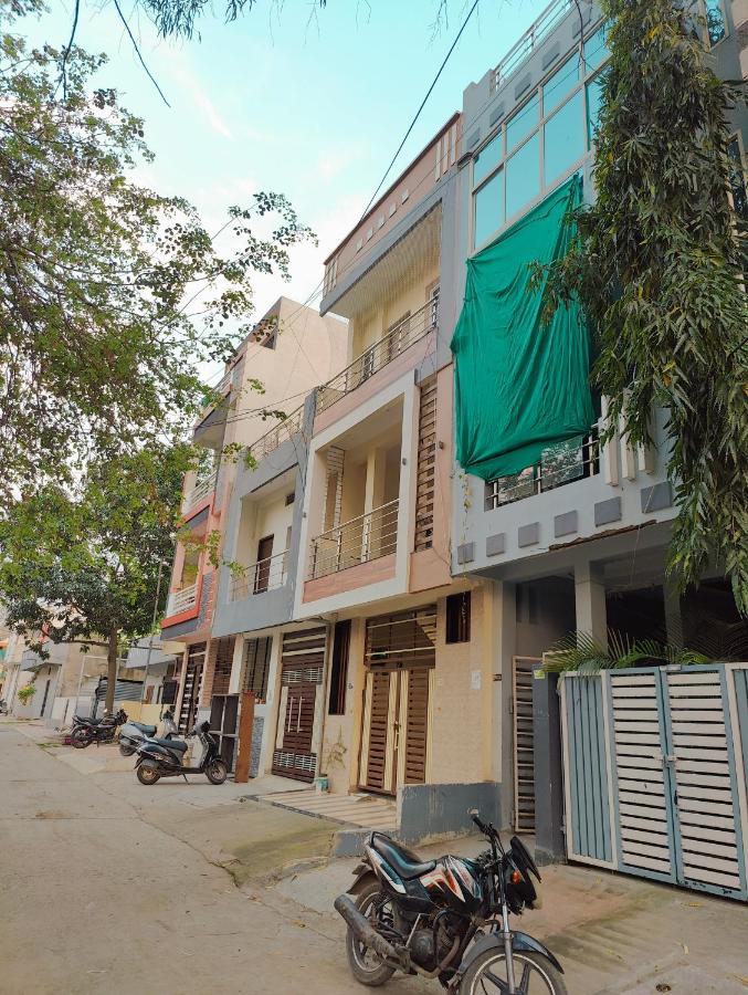 Luxury Peaceful Stay - Bed and Breakfast Indore