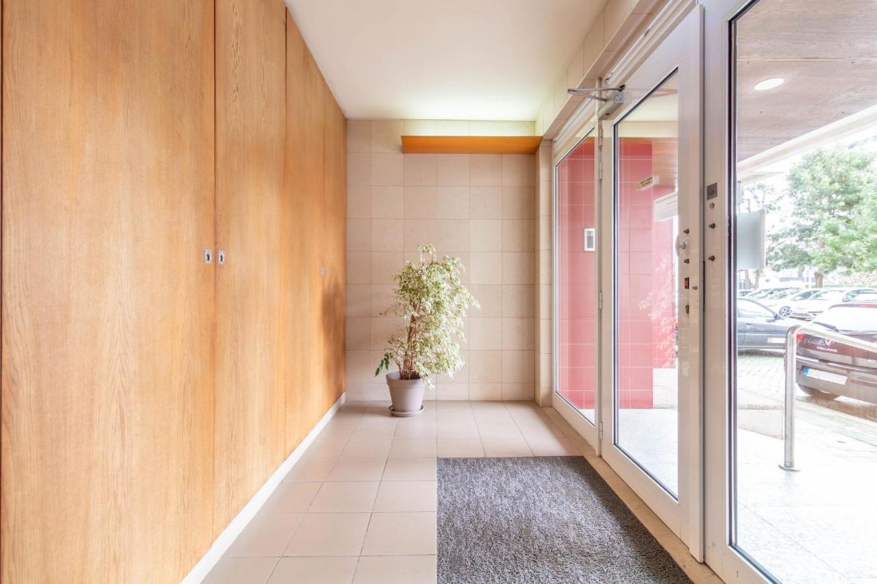 Comfortable & Quiet 3BR near Metro by LovelyStay - Ferienwohnung Porto