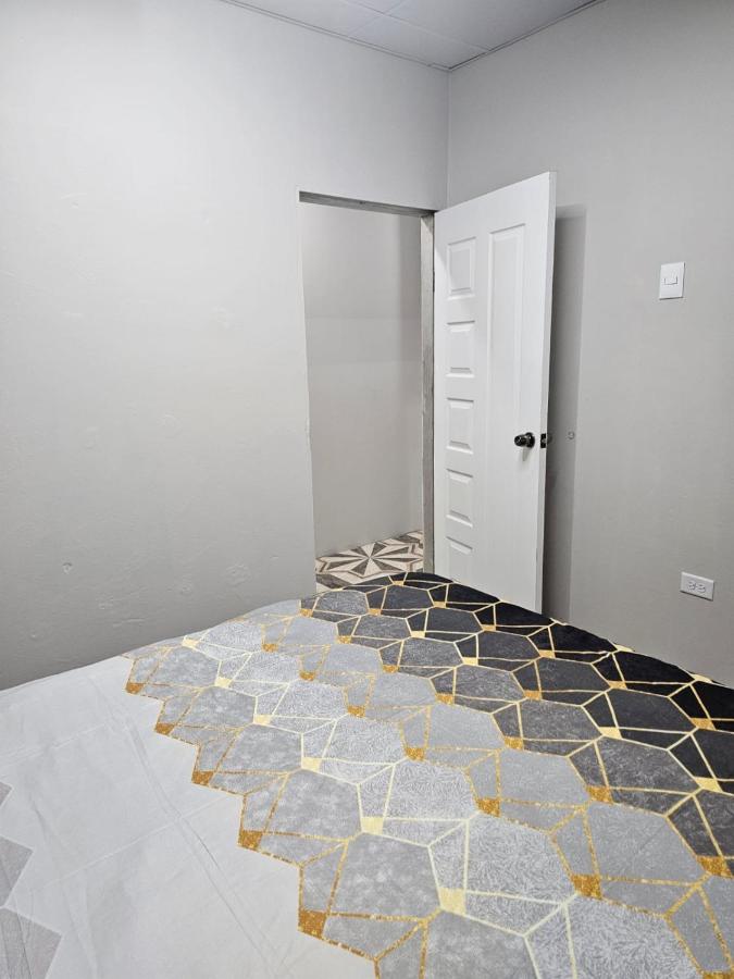 The Landing Loft 6 Minutes from Piarco Airport Modern & Fully Equipped Perfect for Short & Long Stays - Chambres d'hôtes Saint Helena