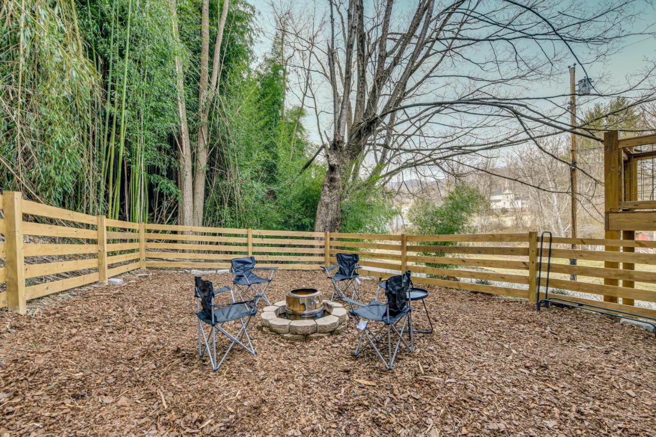 Walk to Main St! Mtn-View Getaway in Waynesville - Bed and Breakfast Waynesville
