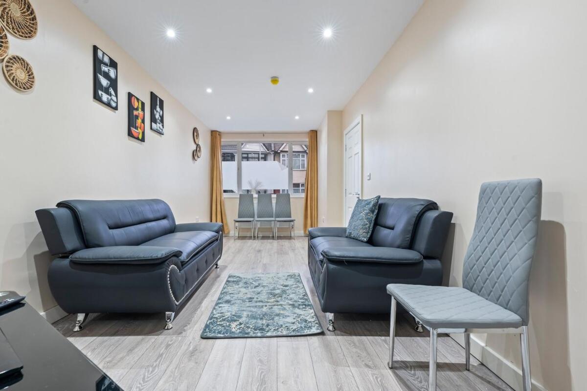 4BR East London Home Near ExCeL and LCY Arpt - Chambres d'hôtes Londres