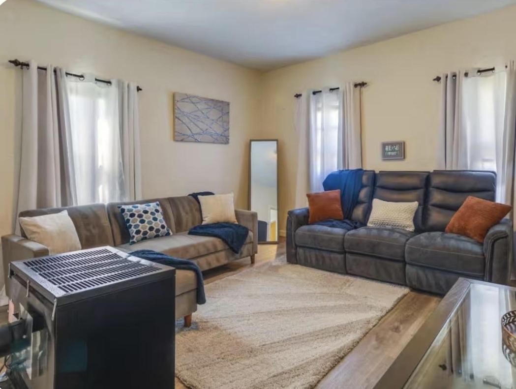 Cozy Adventure Filled Escape Free parking apts - B&B Worcester