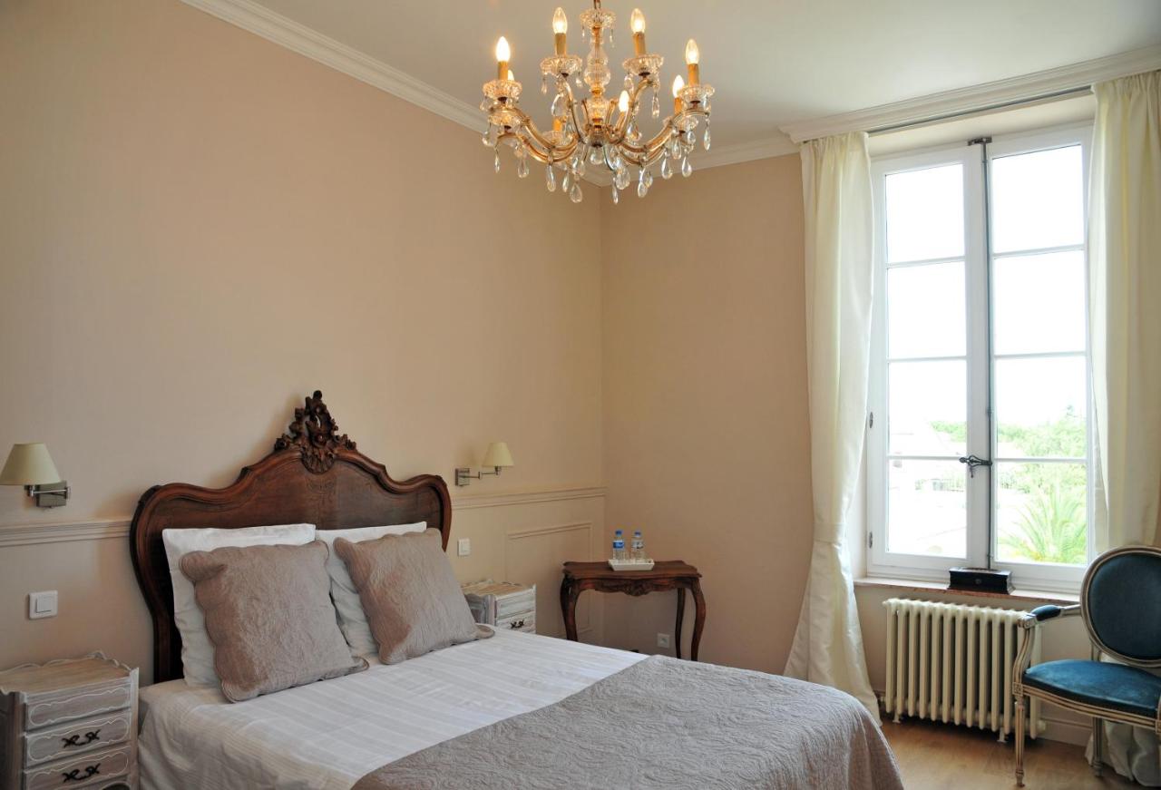 Air-conditioned Room with Pool View
