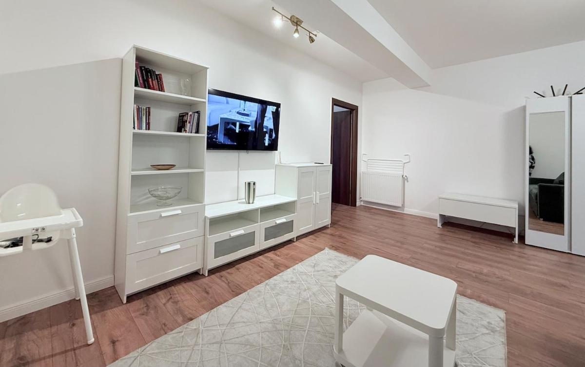 Olive Green I Apartment at Groundfloor with Balcony - B&B Bucarest