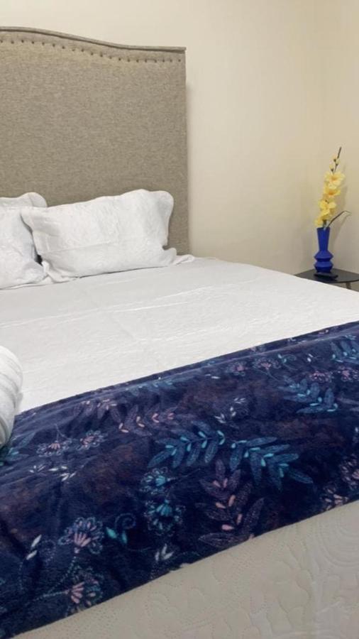 Casa en Fracc Farayon 2 habitaciones muy cerca del aeropuerto - Chambres d'hôtes Hermosillo