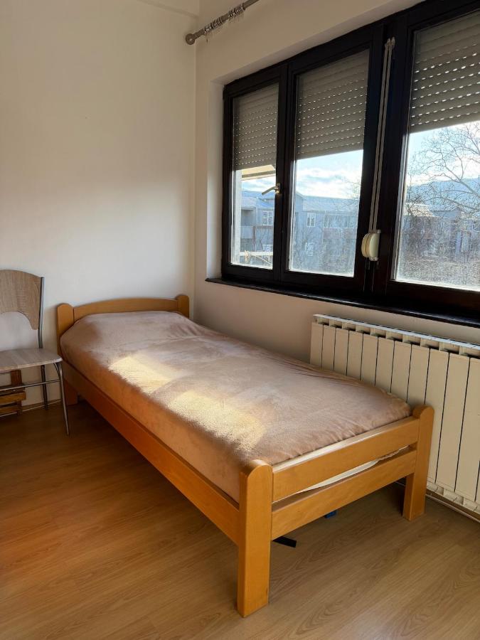 Sunny Cozy Studio Wi-Fi Elevator Urban Studio - Chambres d’hôtes Skopje