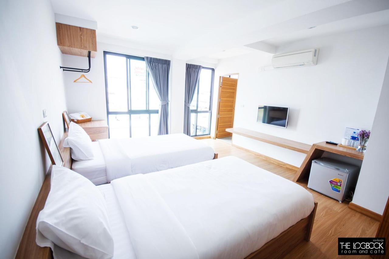 B&B Chon Buri - The LogBook Room and Cafe' - Bed and Breakfast Chon Buri