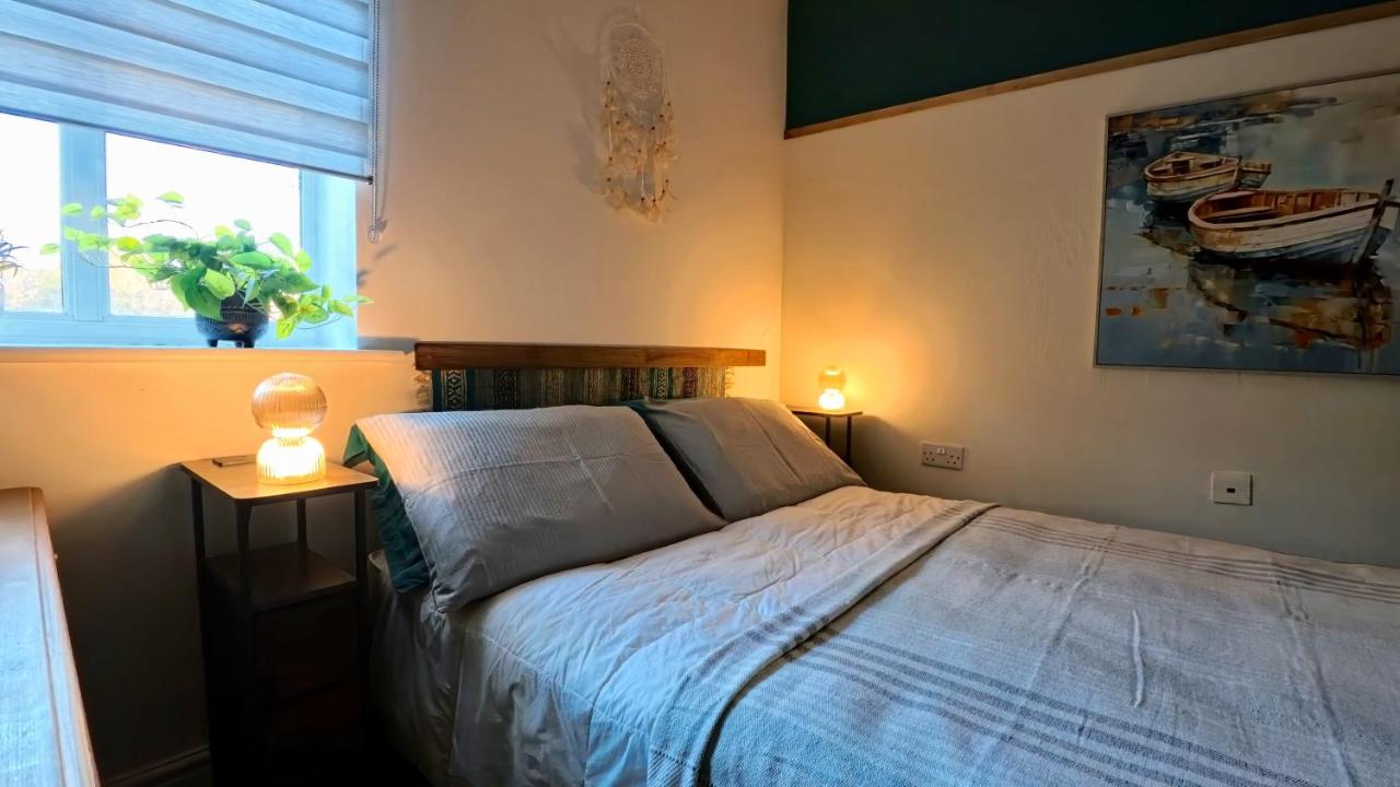 The Dreamcatcher apartment - Free parking - 5 minute walk to Fleet train station - Chambres d’hôtes Fleet