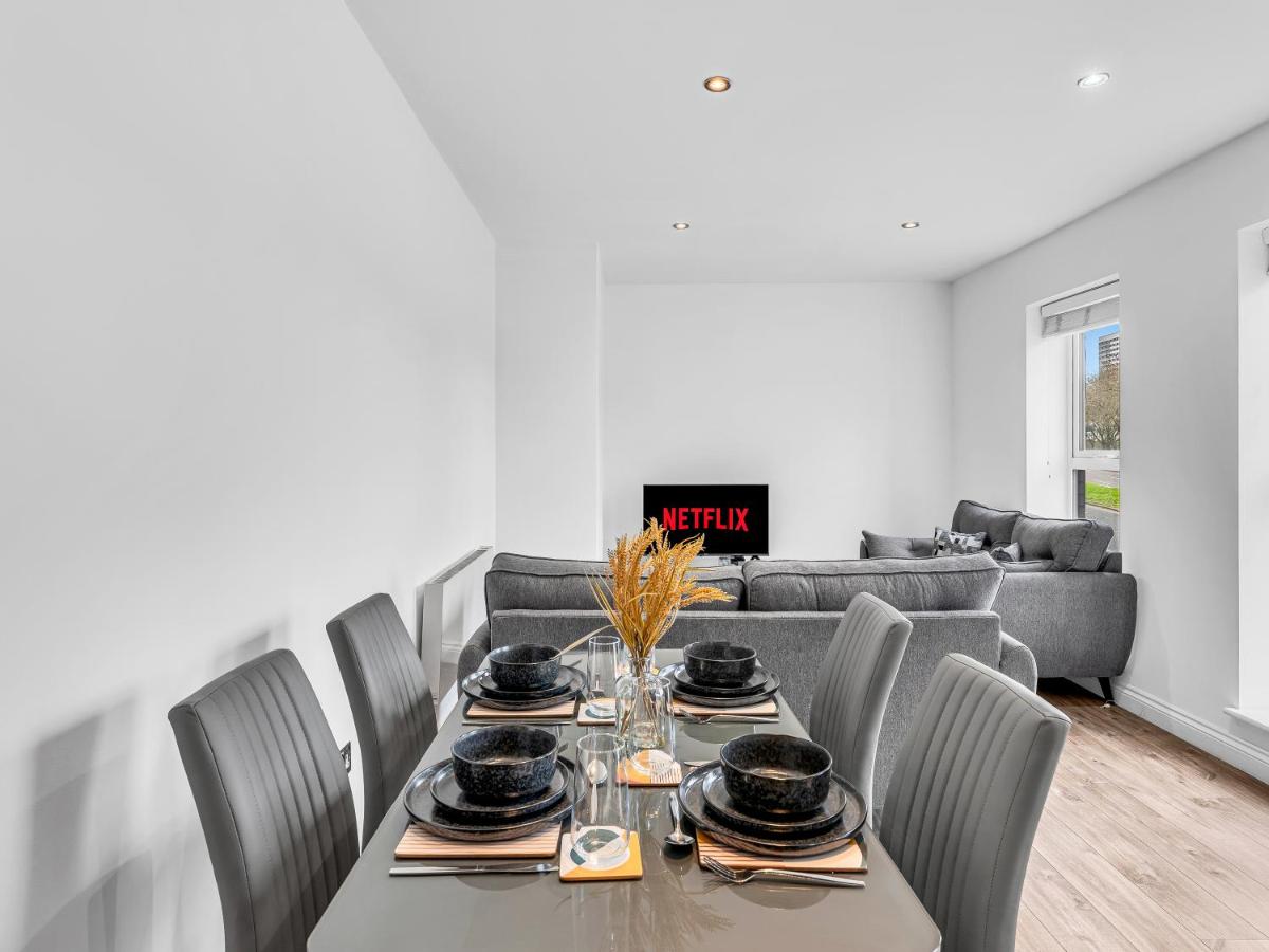 Modern 2 Bed City Centre Apartment Gated Community Free Secure Parking - B&B Birmingham