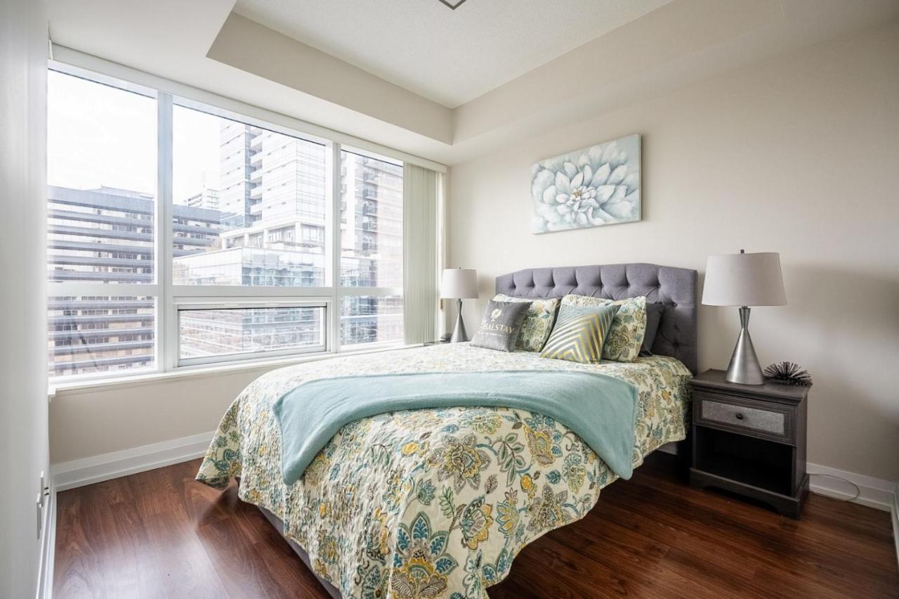 1 Bedroom Condo with Balcony & Skyline View Downtown Toronto - B&B Toronto