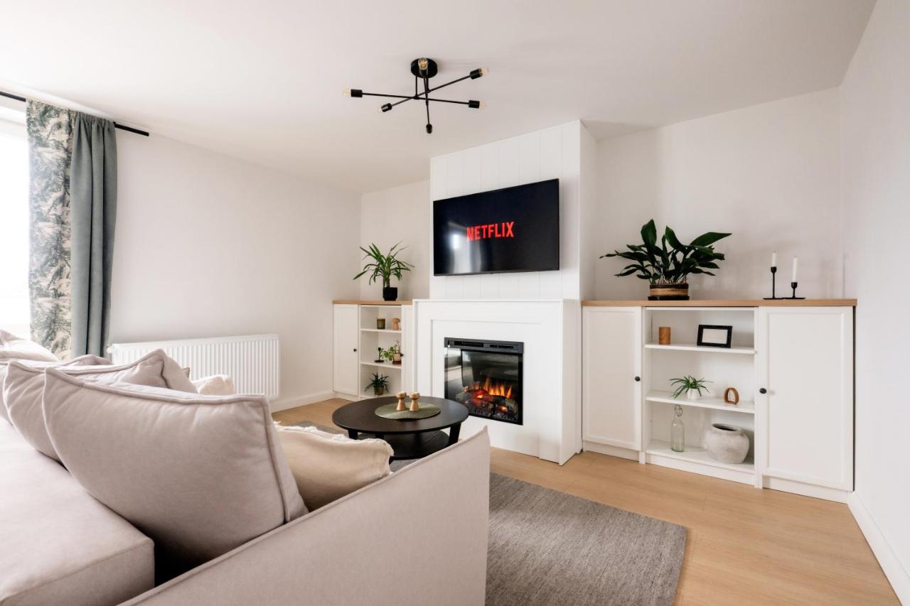 Black Sheep Apartment with Balcony and Free Parking in City Center - Chambres d'hôtes Liptovský Mikuláš
