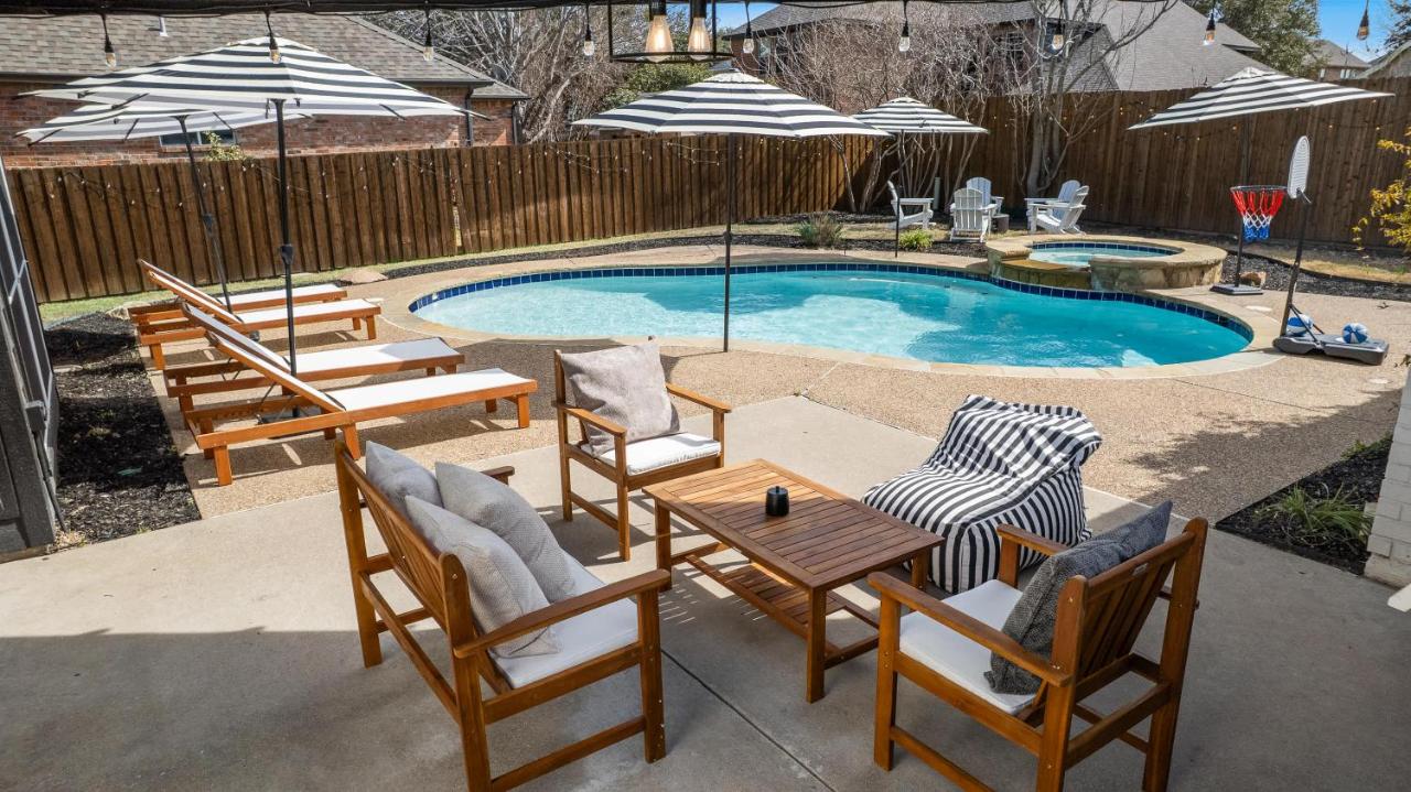 Elegant 5BR Pool House with Cinema Fire Pit and Games - Chambres d'hôtes Keller