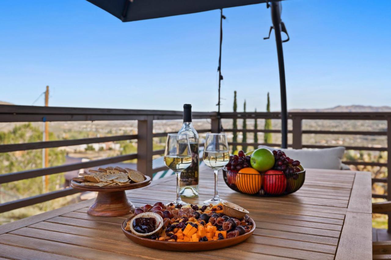 Rockaway Mesa Dome Views Pool Karaoke Sauna - B&B Yucca Valley