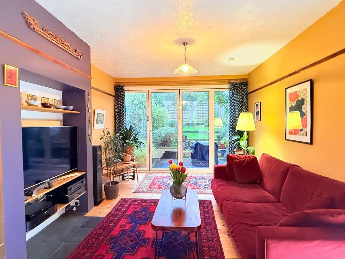 Serene Asian-Inspired Home with Garden & Parking - Ferienwohnung Bristol