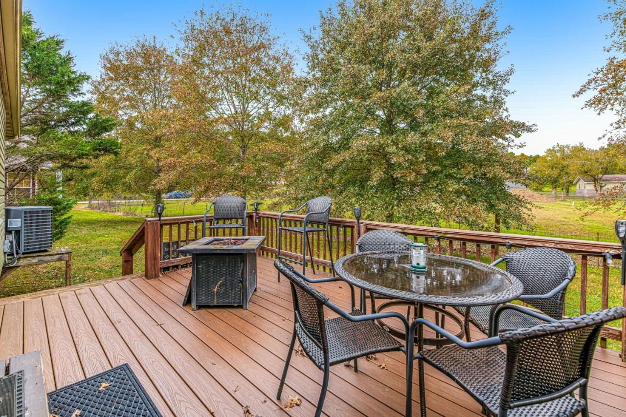 Dog Welcome Cottage Near Smokies Sleeps 4 Firepit - Chambres d'hôtes Pigeon Forge
